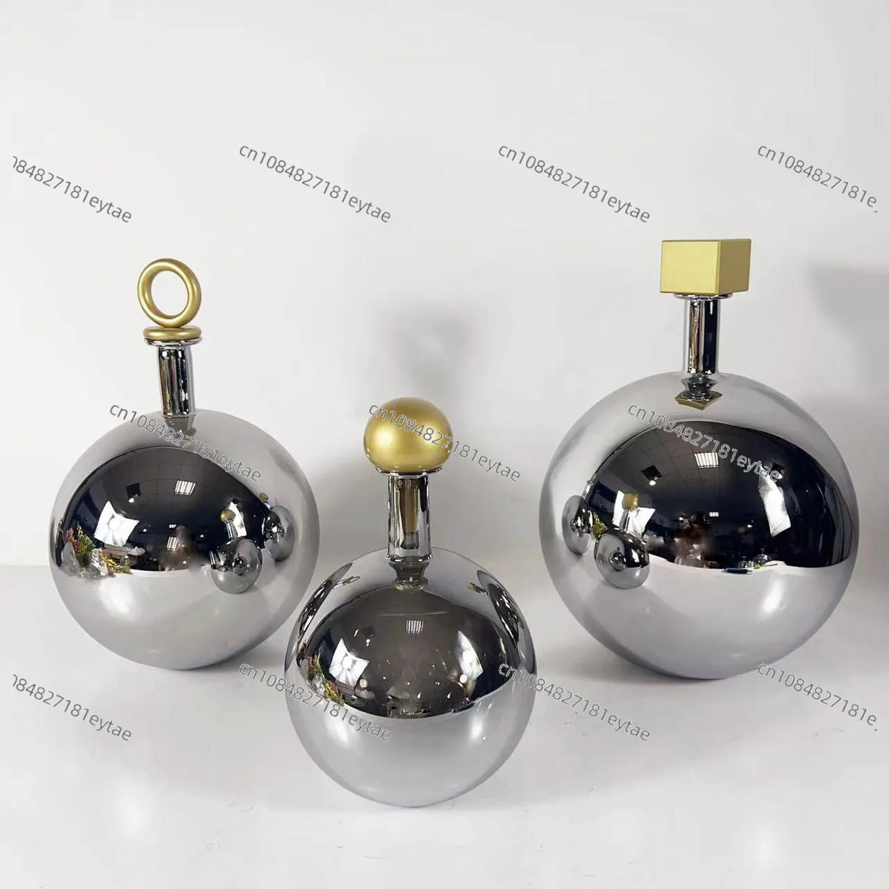 

Modern minimalist creative glass vase handicrafts with metal cover model house sales office desktop glass ornament
