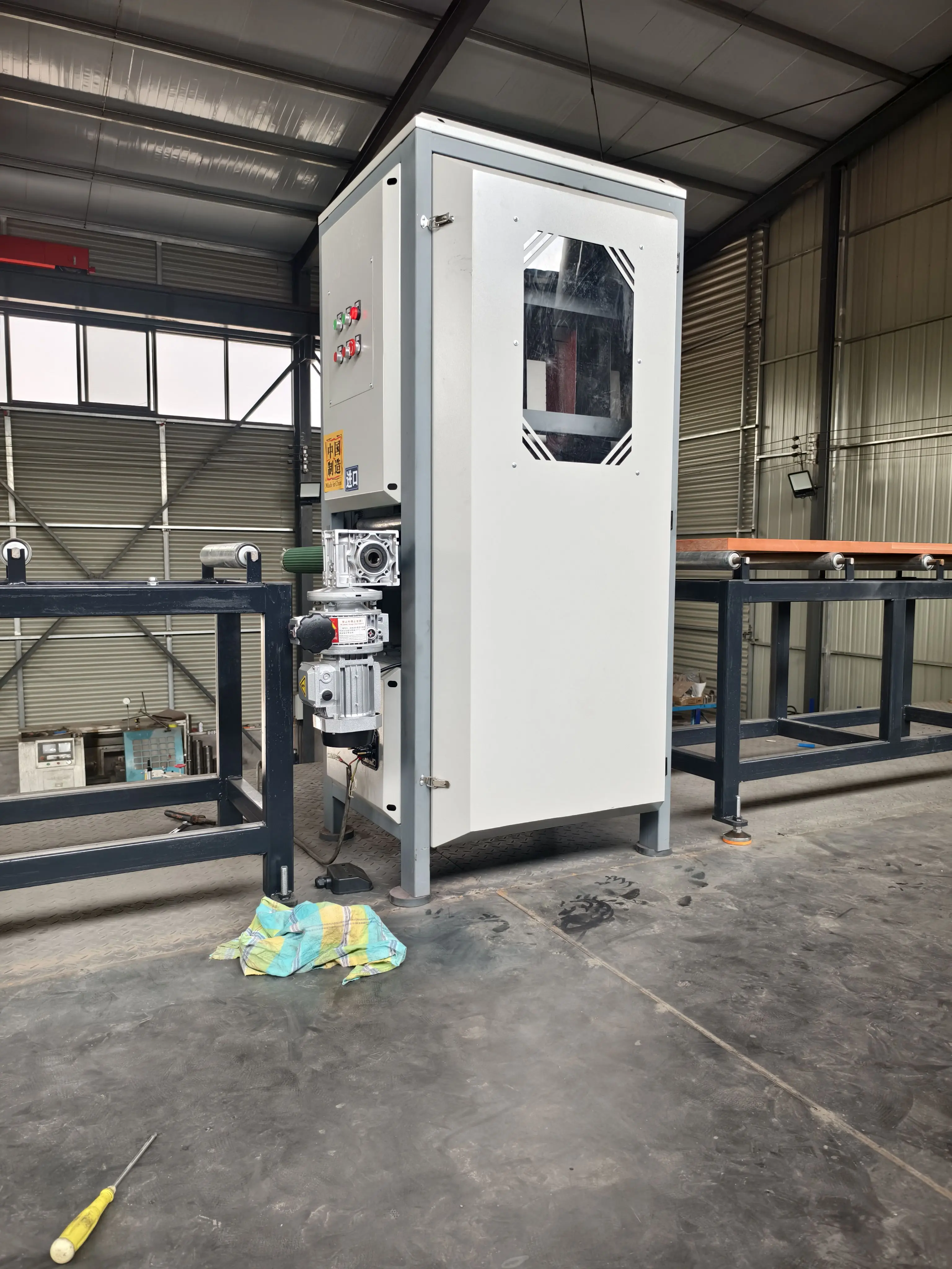 machine plate de polissage et d'élimination de la rouille