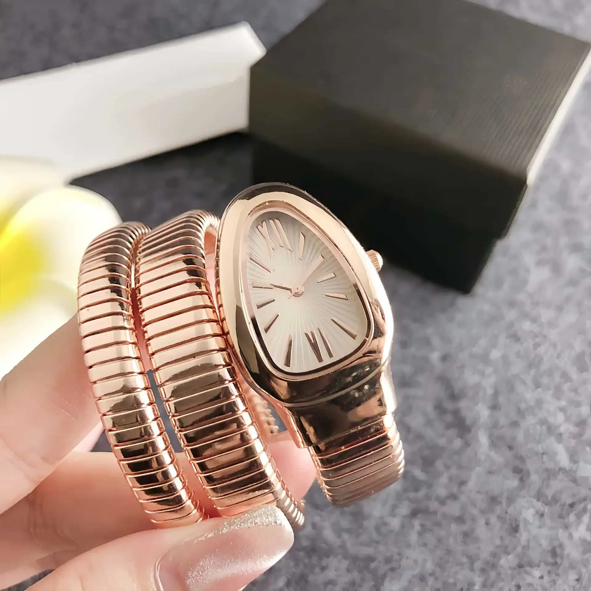 

AAA+ Classic Simple Fashion Hot Sell Snake Quartz Watch Women Luxury Gold Steel Watch Smooth Dress Waterproof Female Watch Clock