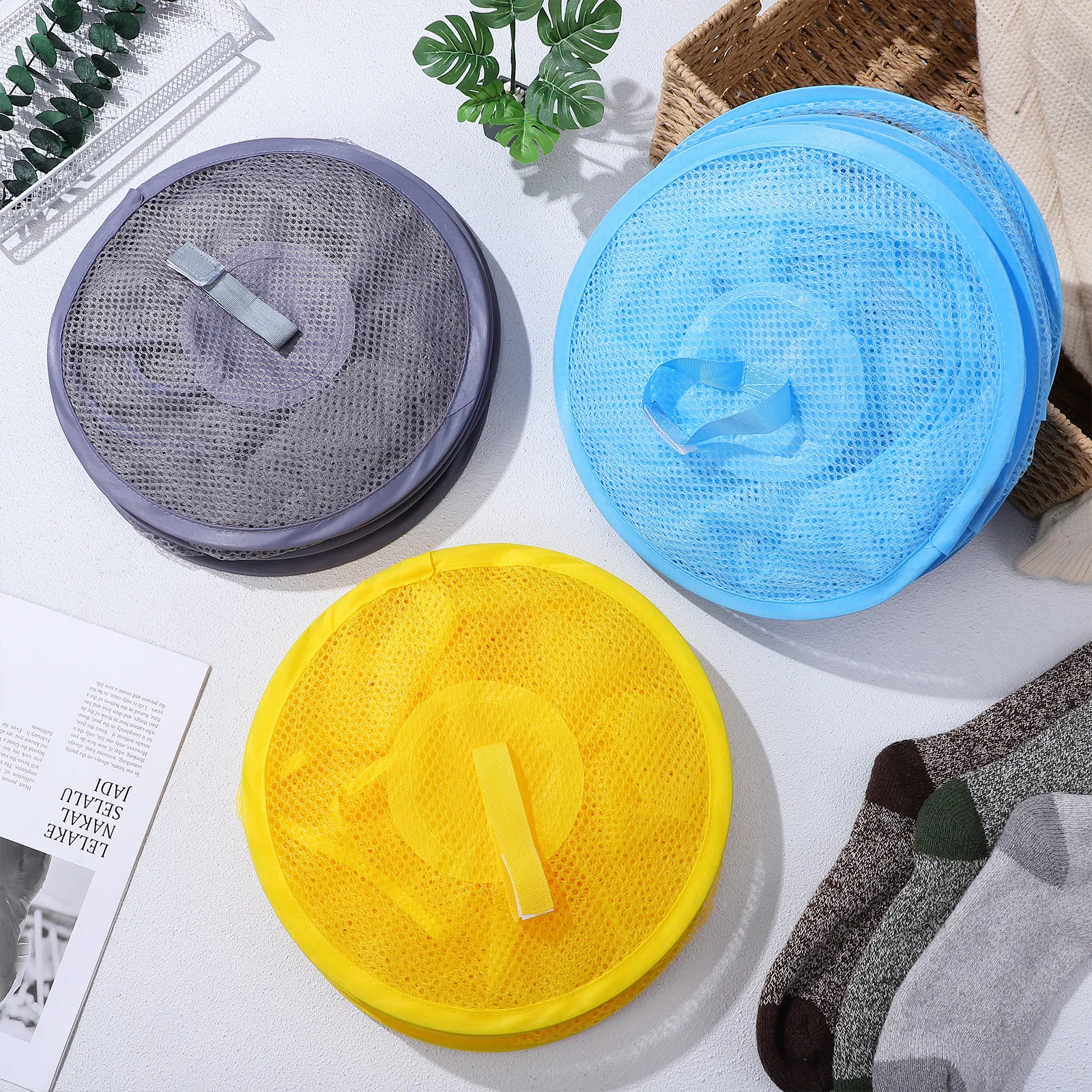 

3Pcs Hanging Mesh Basket Foldable Storage Organizer Clothes Drying Net Underwear Socks Hanging Storage Rack Multi Compartments