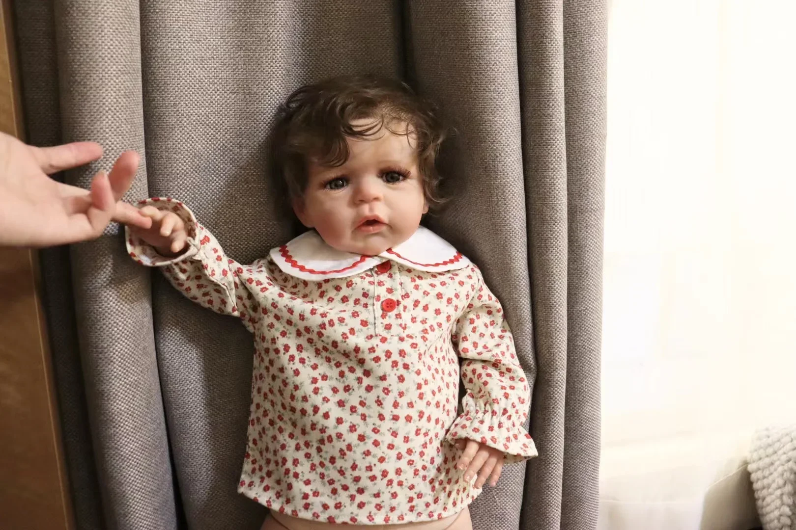 DLS 25 นิ้วตุ๊กตาเด็กทารก Reborn สําเร็จรูป Sandie เป็นภาพด้วยมือ Rooted ผม Original เสื้อผ้าของเล่นสําหรับเด็ก