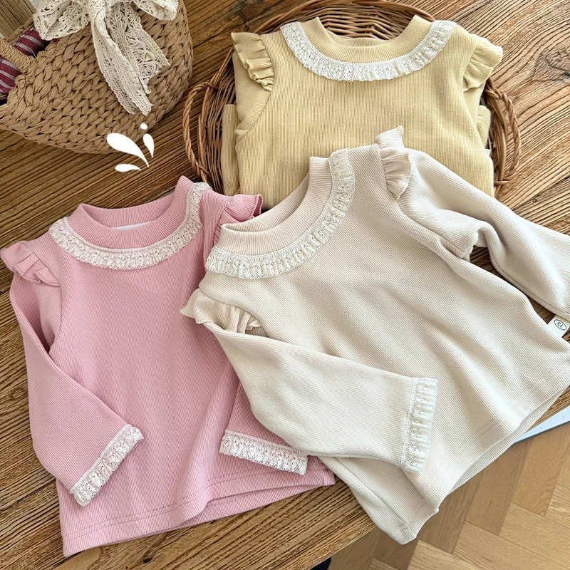 

Базовая рубашка в корейском стиле для девочек, новинка 2023 года, осенняя модная детская кружевная кружевная футболка, детская однотонная осенняя одежда