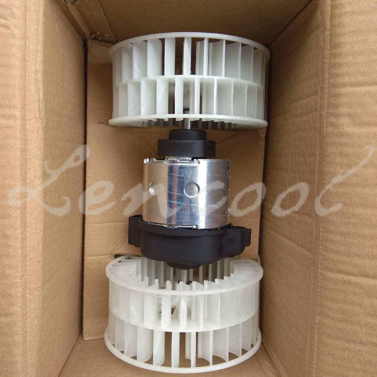 

New Heater Fan Motor for Volwo F10 FH12 FM12 MAN F90 F2000 Scania Mercedes-Benz Truck 3090909 0018300308 0130111130