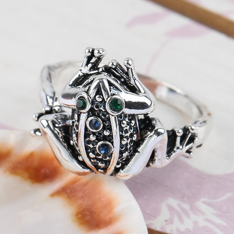 Vintage Fashion Jumping Frog Exaggerated Ring Silver Plated Green Stone Animal Rings for Men Women Punk Party Birthday Jewelry