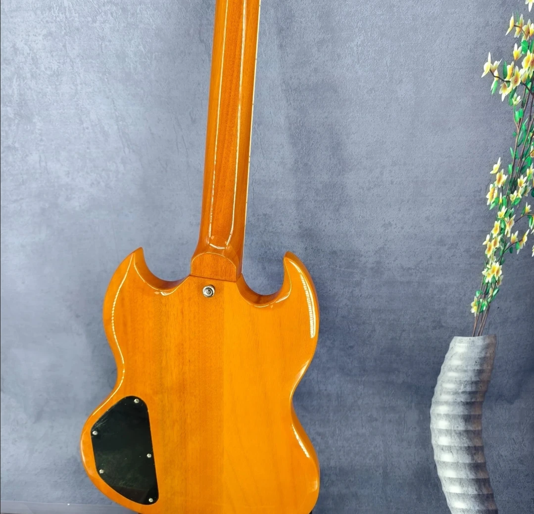 شحن مجاني جيتار كهربائي أصفر SG مع لوحة فريتس سوداء 2H أجهزة فضية لاقط