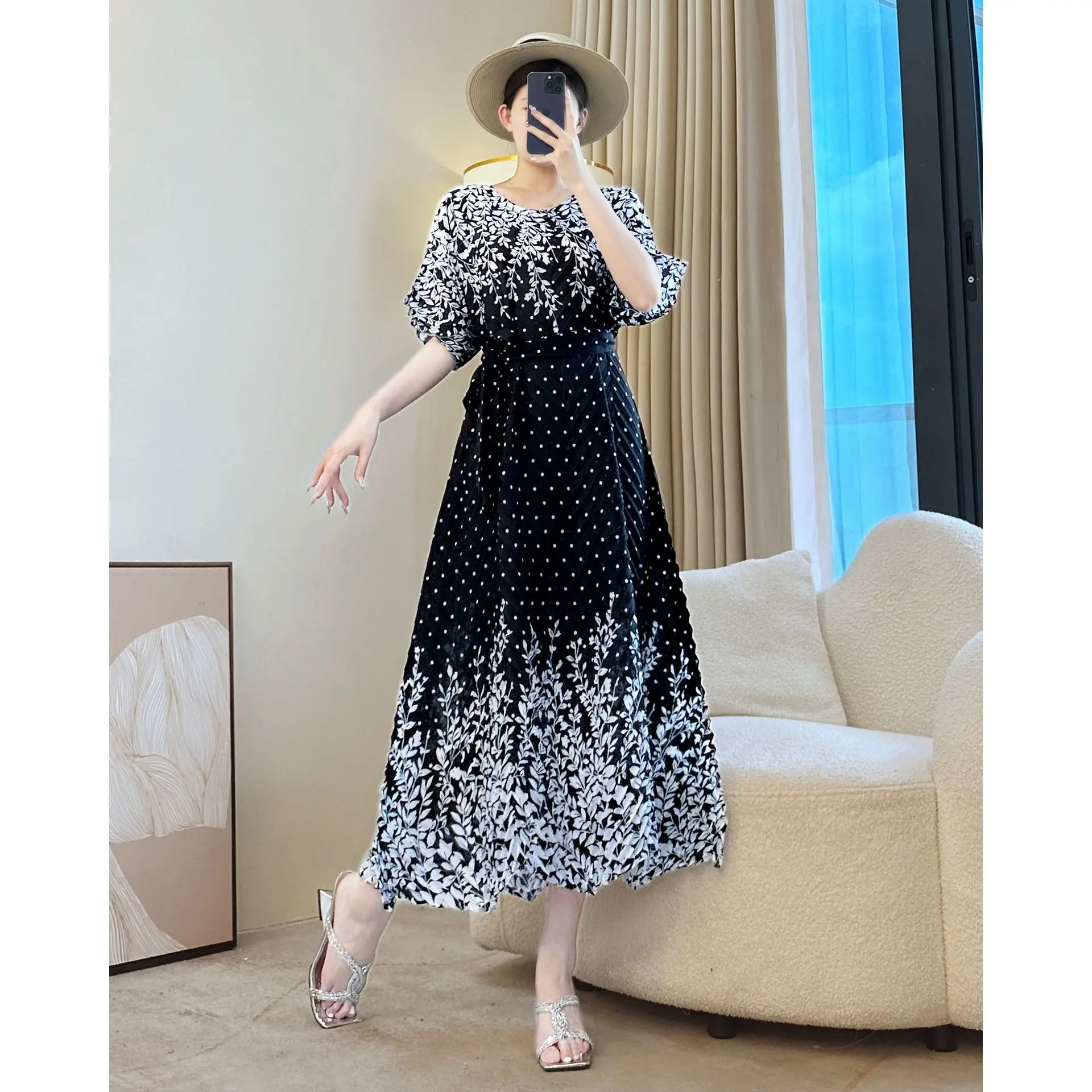 

Miyake Elegant Pleated Dress for Women 2025 New Fashion Printed Round Neck Short Sleeve Loose Large Size Pleated Skirt