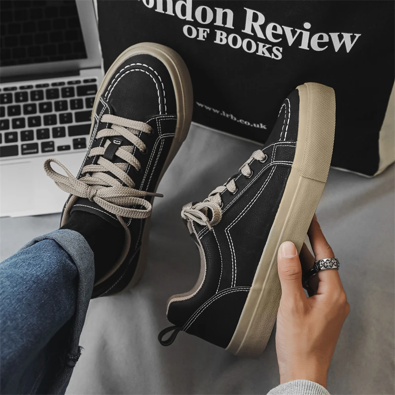 

Весенне-осенние легкие многоцветные универсальные повседневные модные и модные парусиновые туфли на плоской подошве с низким берцем для мужчин