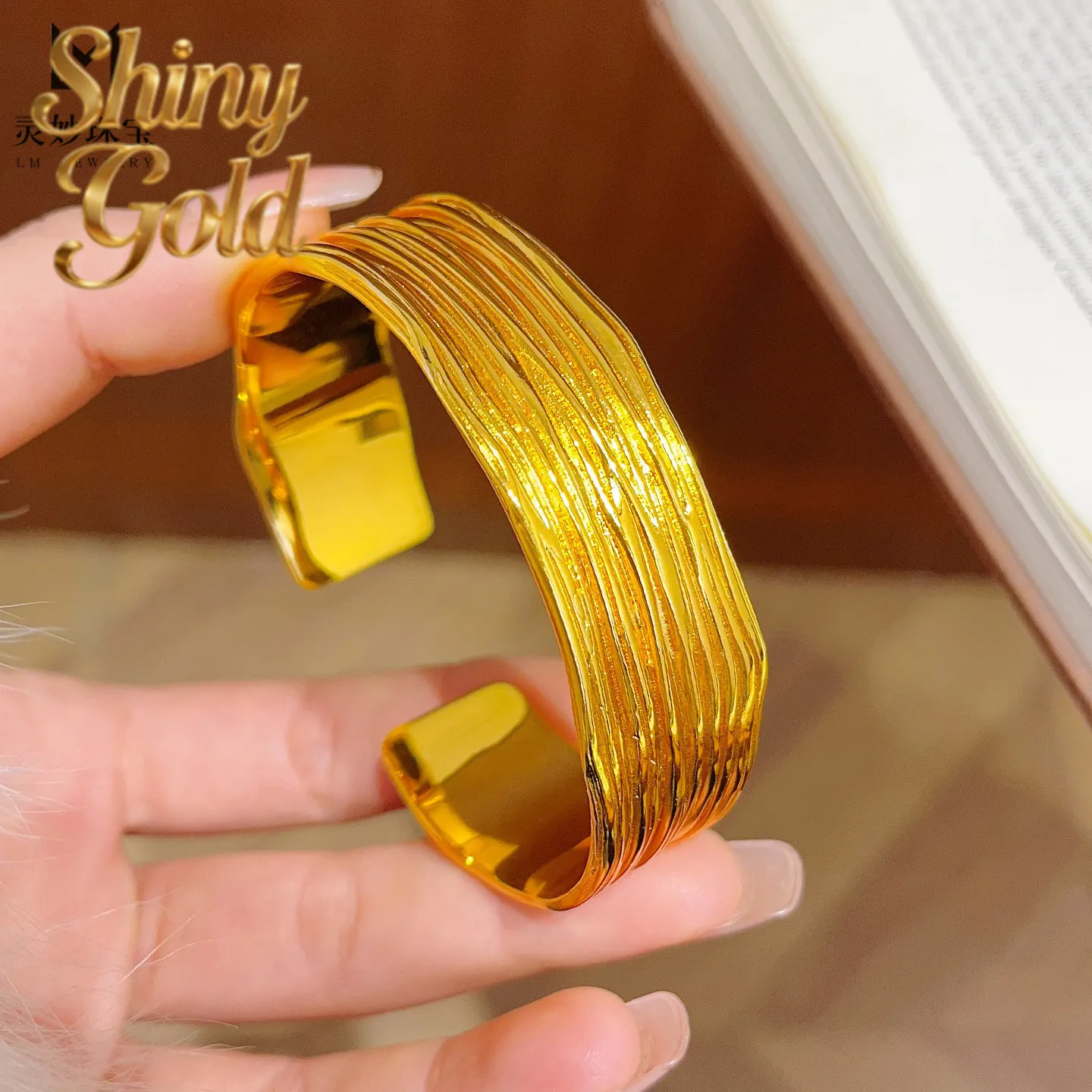 

Браслет ShinyGold Prestigious для женщин, 24K золото AU999 - полностью золотой плиссированный браслет, полосатый дизайн в стиле Heirloom, коллекция Treasu