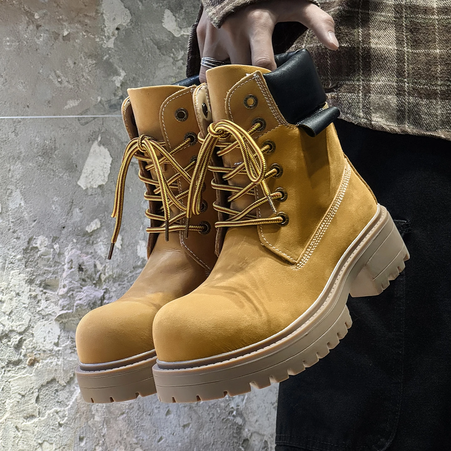 2025 New Arrival Hot-Selling Winter High-Quality Unisex Outdoor Anti-Slip Hiking Boots Professional High-Traction Hiking Boots