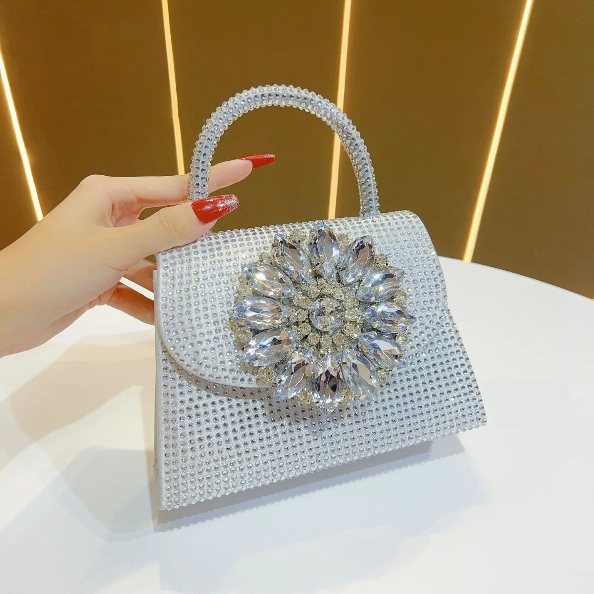 Evening Clutch Bags, Fashionable Small Fragrant Dinner Bags, Casual Versatile Full Diamonds, Light Luxury Messenger Bags.
