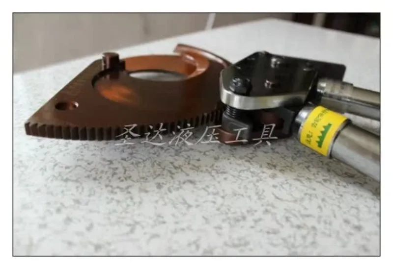 Promotional price J95 ratchet cable scissors, scissors 3 * 185 square meters, copper and aluminum armored cable scissors