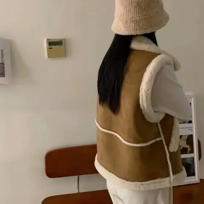 

2025 Women's versatile small vest layering new stylish outerwear trendy autumn and winter faux fur integrated design XT1803