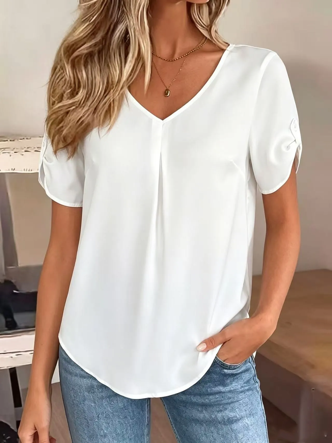 

Summer new women's fashionable casual solid color V-neck short sleeved button decorated white top
