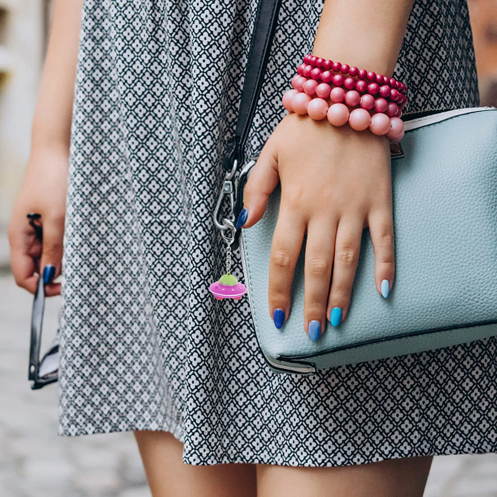 

Набор из 6 фонариков-брелоков с милым дизайном животных, портативные светильники для бейджей медсестер, сумок, рюкзаков, детских аксессуаров