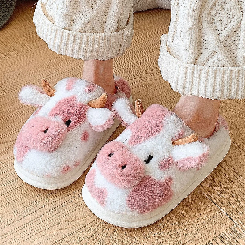 Zapatillas cálidas de invierno con dibujos de vaca para mujer, zapatos de casa peludos antideslizantes con punta cerrada, zapatillas de felpa de suela gruesa para dormitorio interior