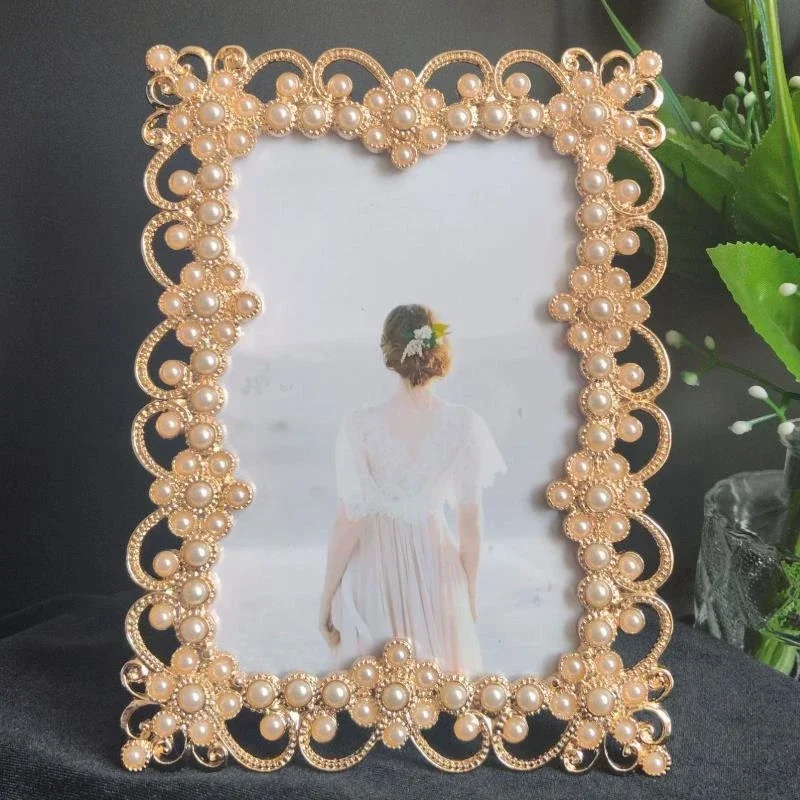 Luxury   6/7inches Metal photo frame gold picture frame with Artificial pearl decoration Decorative picture for home decoration
