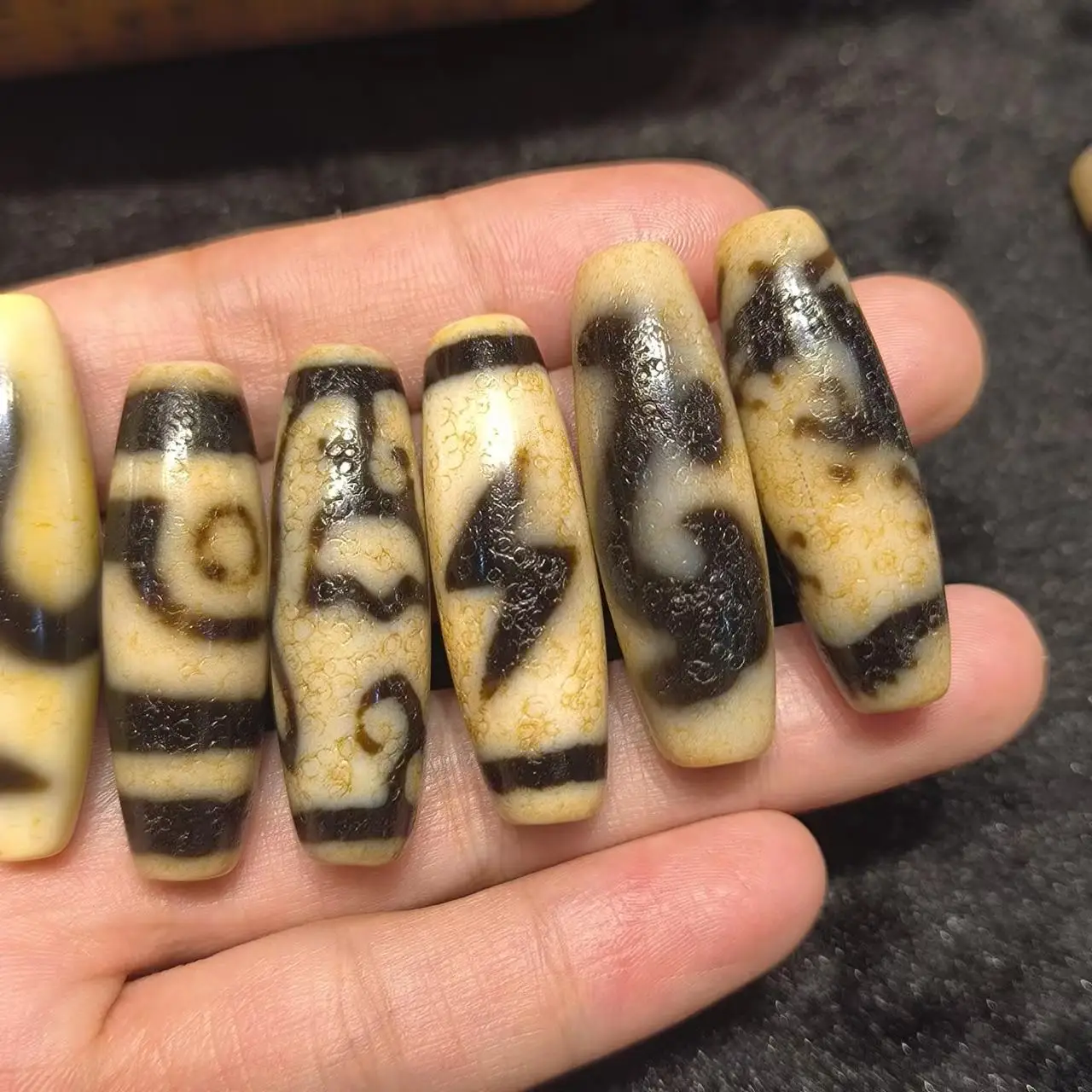 1pcs/lot Natural multi-pattern old agate dzi Yellow-black Weathering lines Pattern calcification Special breeds Accessories diy