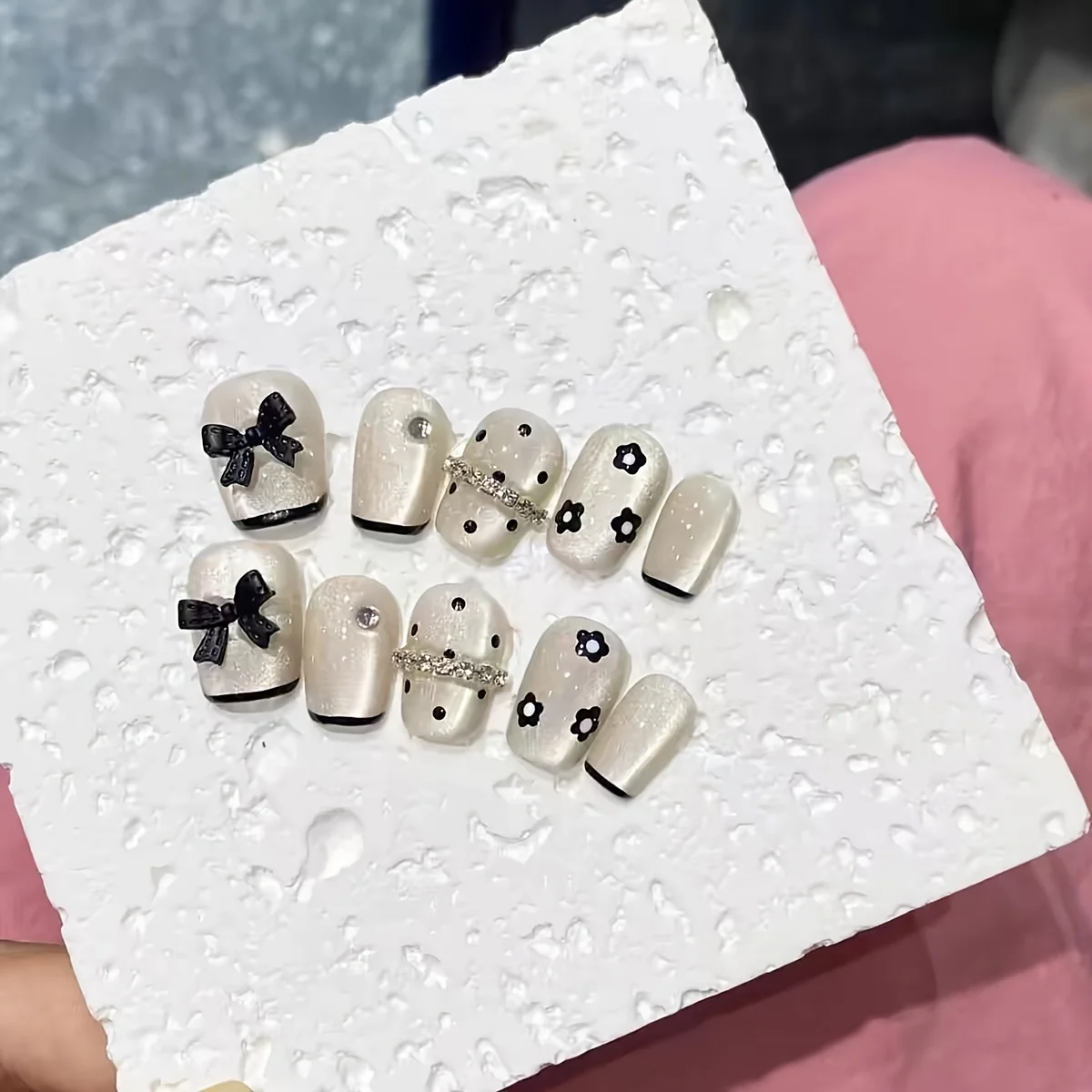 10 ชิ้น high-end ภาษาฝรั่งเศสคํา cat eye bow handmade เล็บปลอม, สีเงิน cat-eye โปร่งแสงสีขาวเล็บ patch สําหรับผู้หญิง