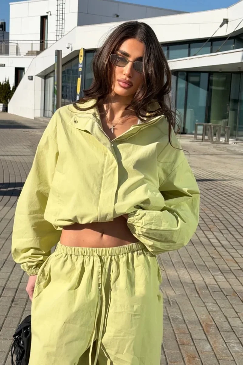 2026 Neuer europäischer und amerikanischer Freizeit-Sportanzug für Damen, lockerer Stehkragen-Cardigan mit Reißverschluss + Hose mit weitem Bein – Detail 4