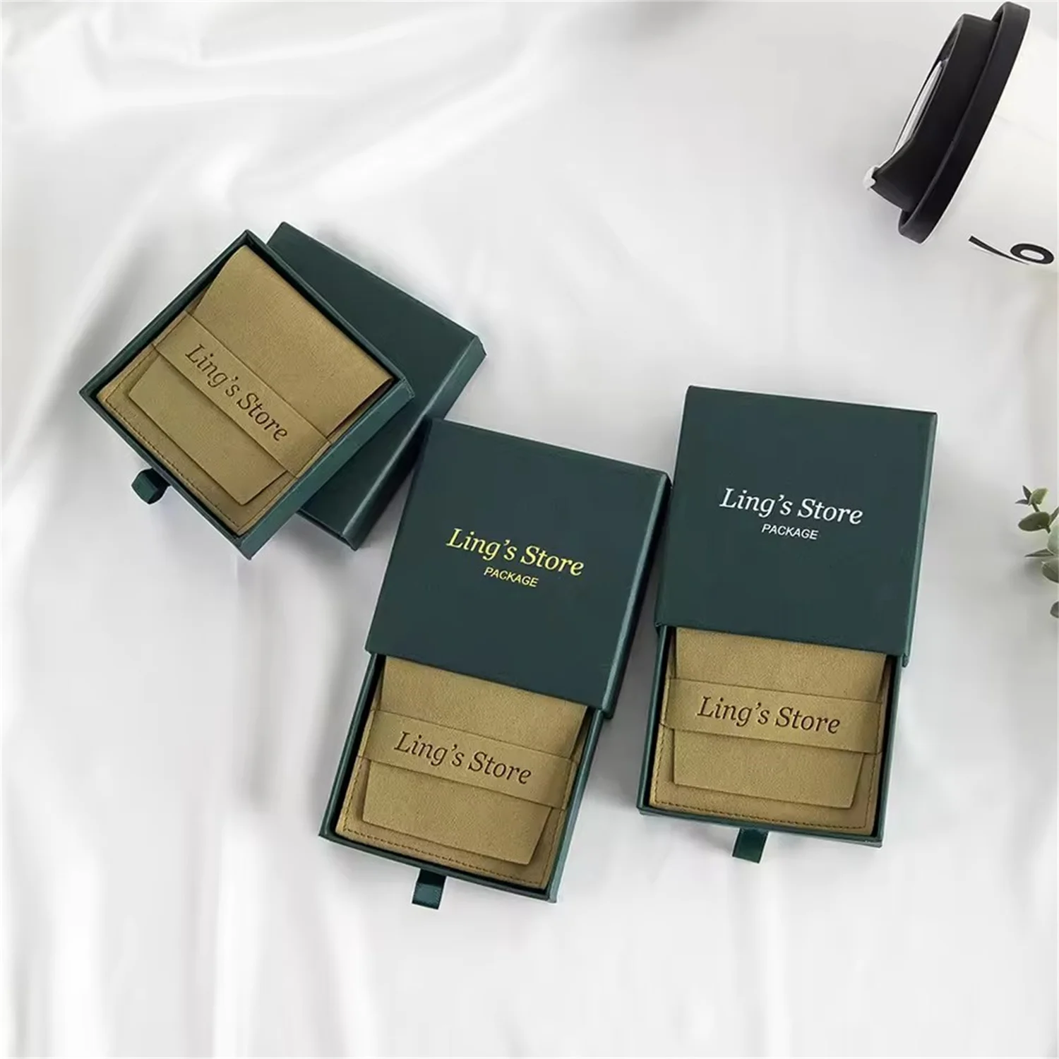 24Sets Custom Logo Dark Green Jewelry Gifts Boxes with 8x8cm Microfiber Velvet Strip Bags Rings Earrings Wedding Candy Pouches