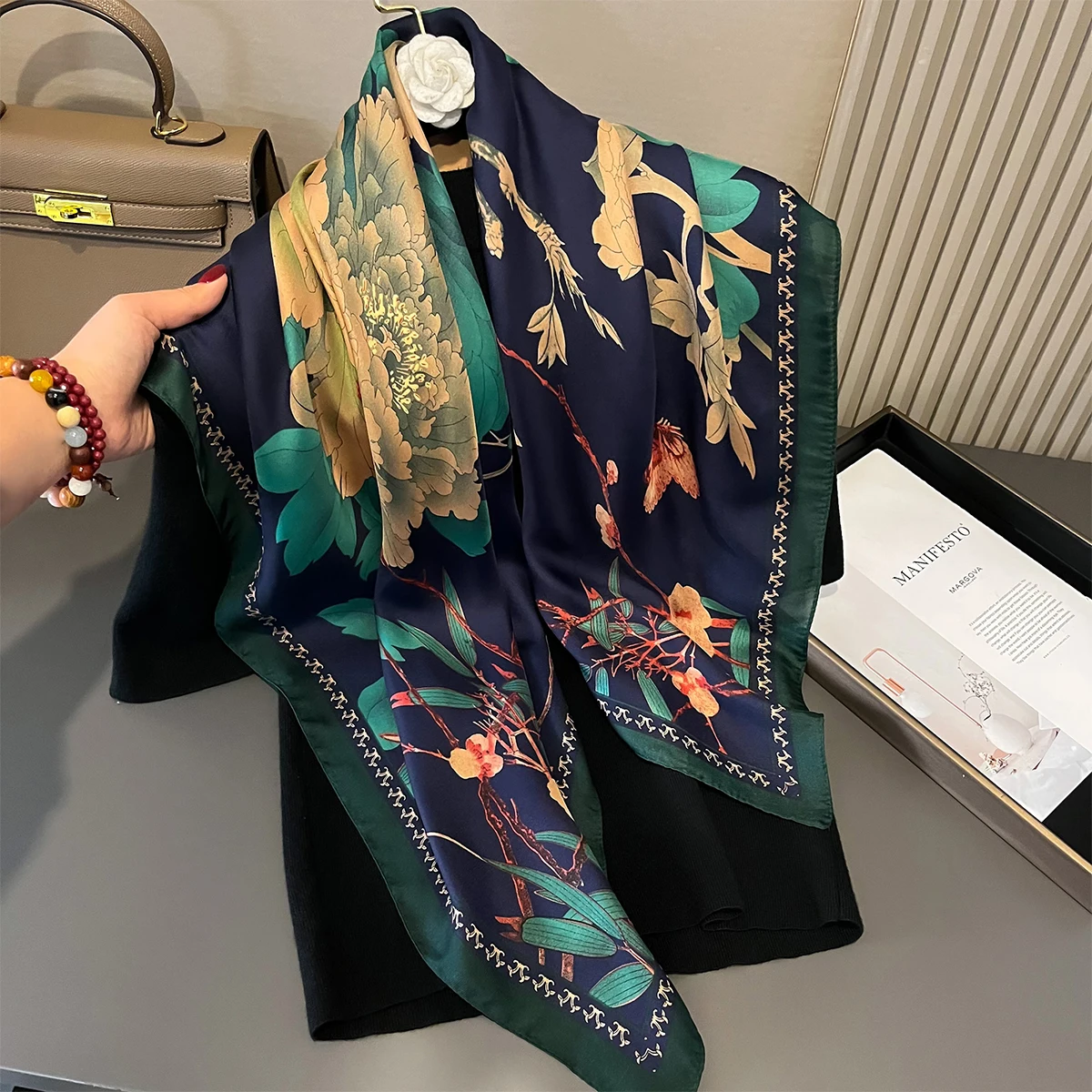 Mais recente design impressão lenços de cabeça feminino quatro estações foulard cetim quadrado para senhoras xales 90*90 lenço de seda muçulmano hijab