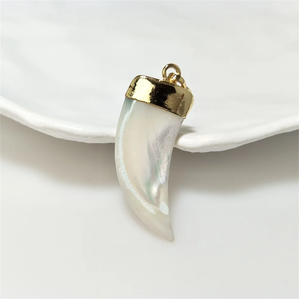1Pc Natural Shell Pendant,Goden Plated Toothed Jewelry Accessory,For Women\'s Necklace/Earrings Making PD631