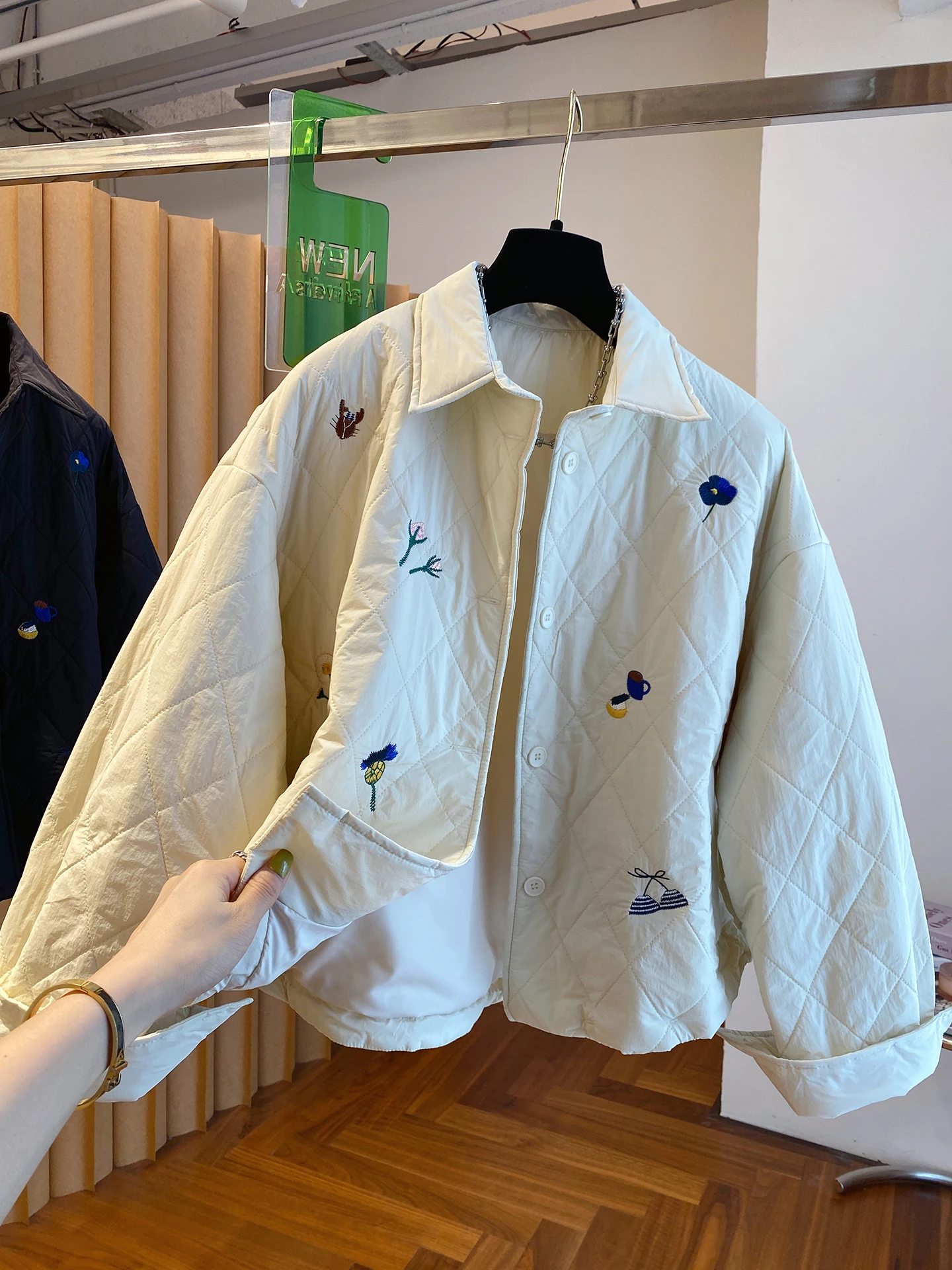 Fun Cartoon Embroidered Cotton Shirt Women's Winter Ultra Beautiful Stylish Lightweight Batted Diamond Pattern Cotton Jacket