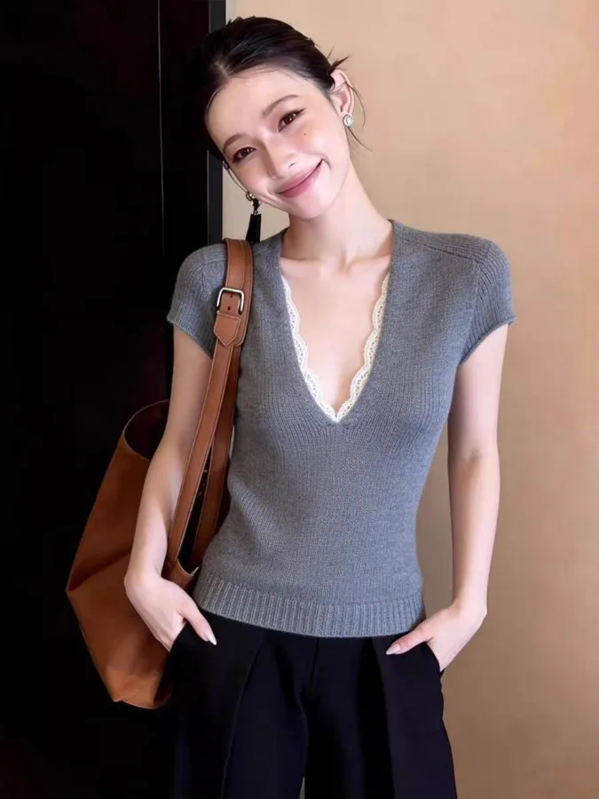 Gray Lace Splice V-neck Short Sleeve T-shirt Women's Summer New Style Pure Desire Light Maturity Knitted Top Not Collision