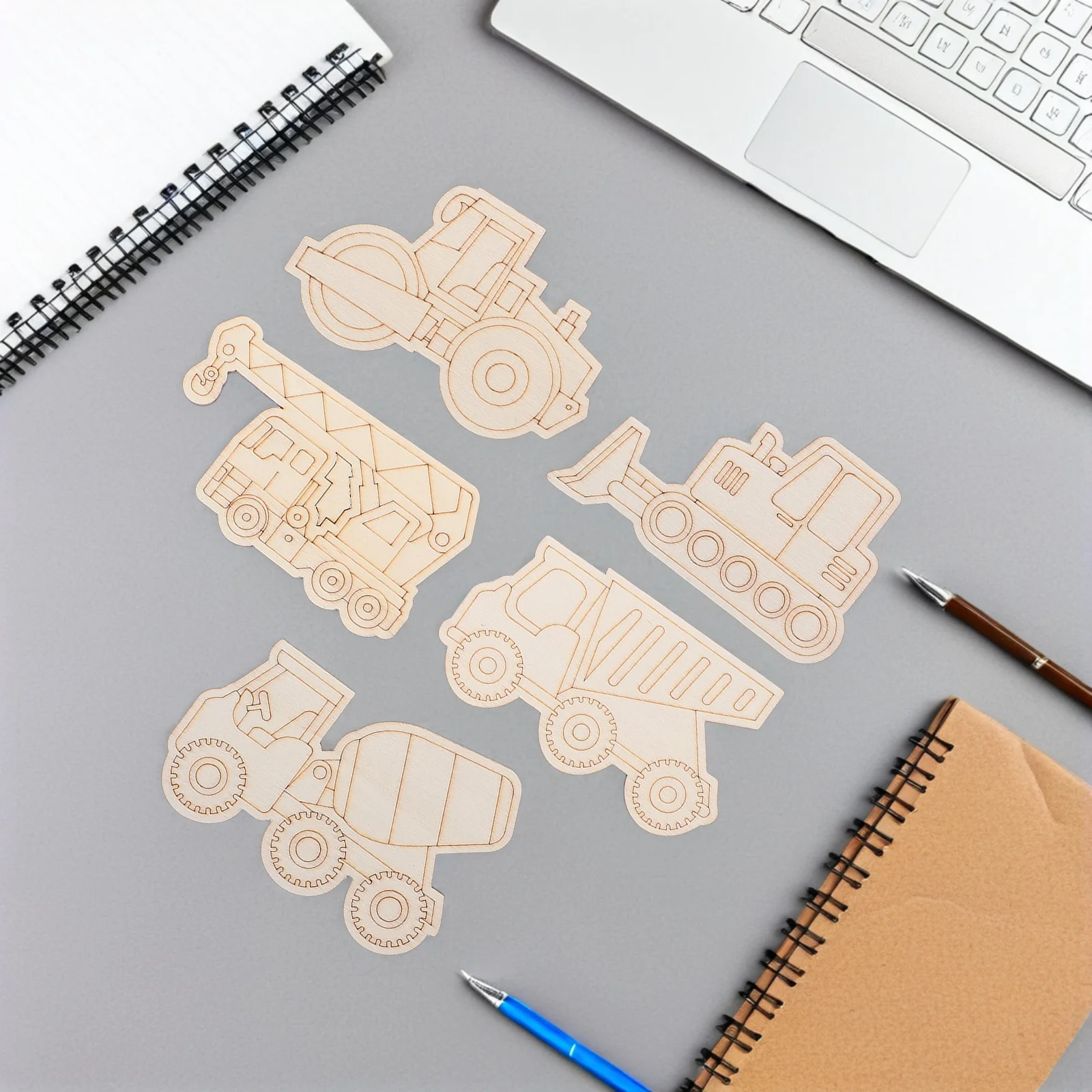 45個の木製カットアウト 未塗装の木製車両の形 DIYクラフト用品 塗装用 カラーリング用 誕生日パーティー ホリデーデコレーション用