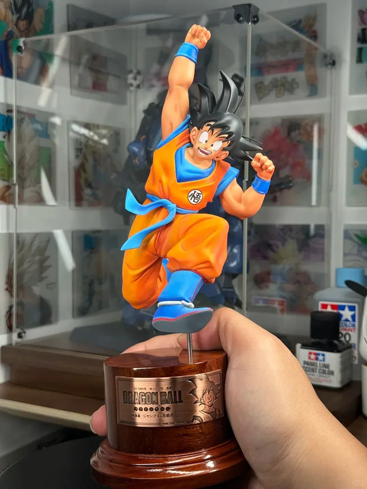 23cm Dragon Ball Goku Actionfigur Sprungpose Anime-Statue Desktop-PC-Gehäuse-Dekoration Sammlermodell Geschenk für Anime-Fans
