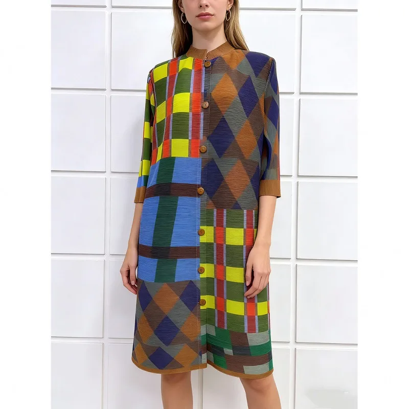 

Плиссированное платье-рубашка Miyake 2026: Новинка в европейском стиле, с воротником-стойкой, больших размеров, эластичное, длинное, простое, повседневное, драпированное, женская одежда