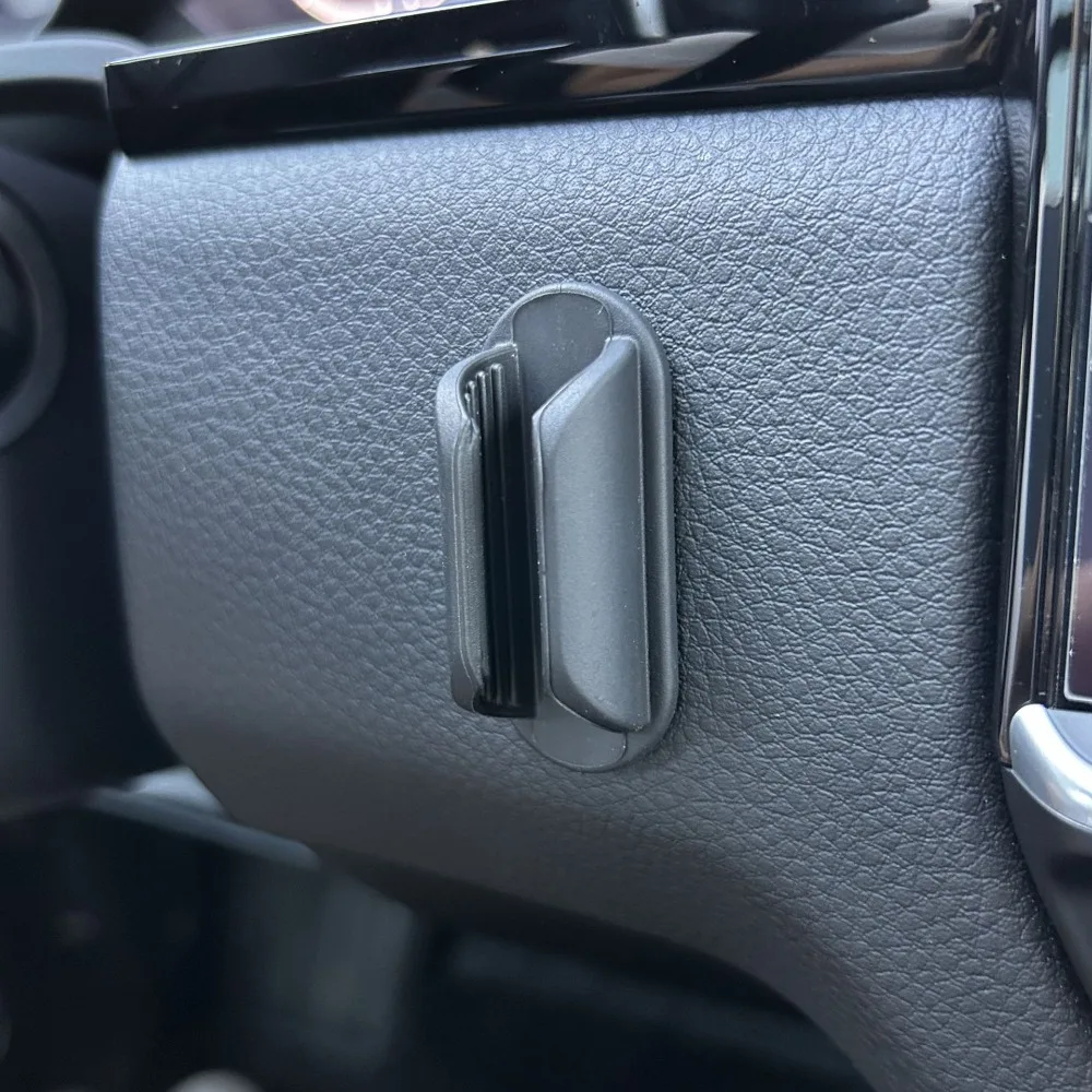 

Creative Silicone Automotive Lipstick Organizer Anti-Slip Multipurpose Car Chapstick Holder Car Lip Balm Holder Car Accessory