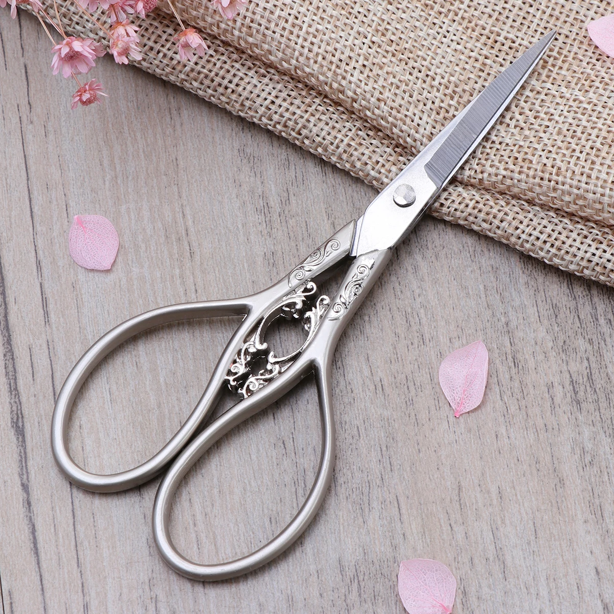 

Embroidery Scissor Stainless Steel Sharp Pointed Blade for Sewing Needlework Crewel Crafting Fine Cutting Portable Elegant