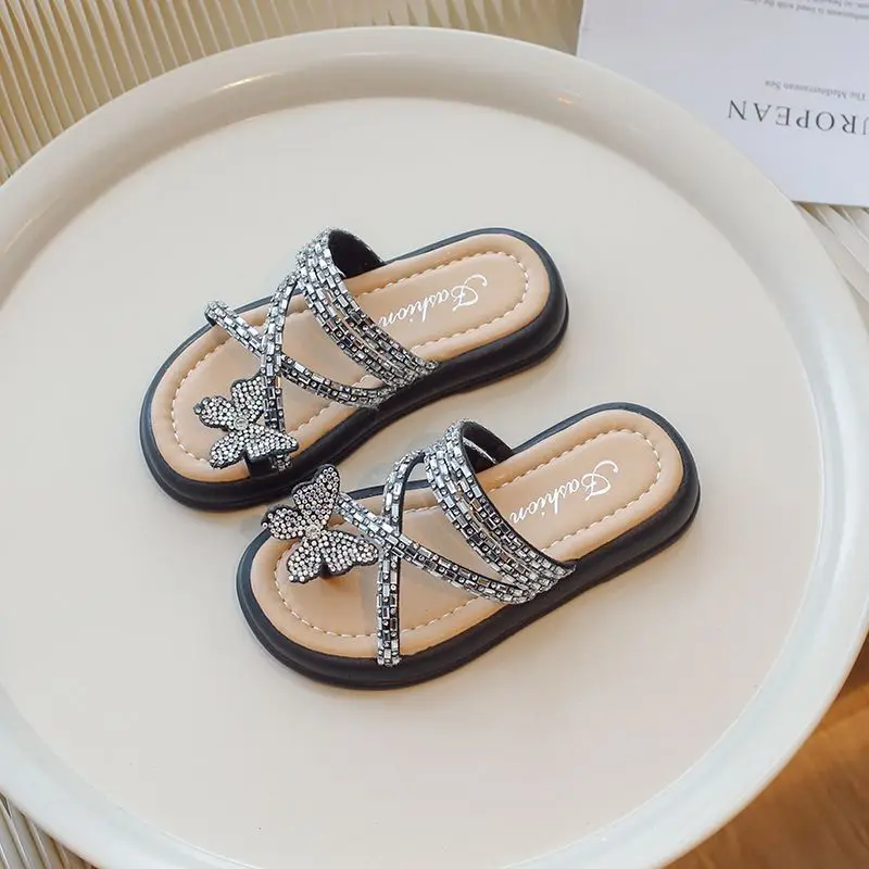

Новые летние сандалии для девочек 2026 года: уличные повседневные туфли-принцессы с бантом и стразами