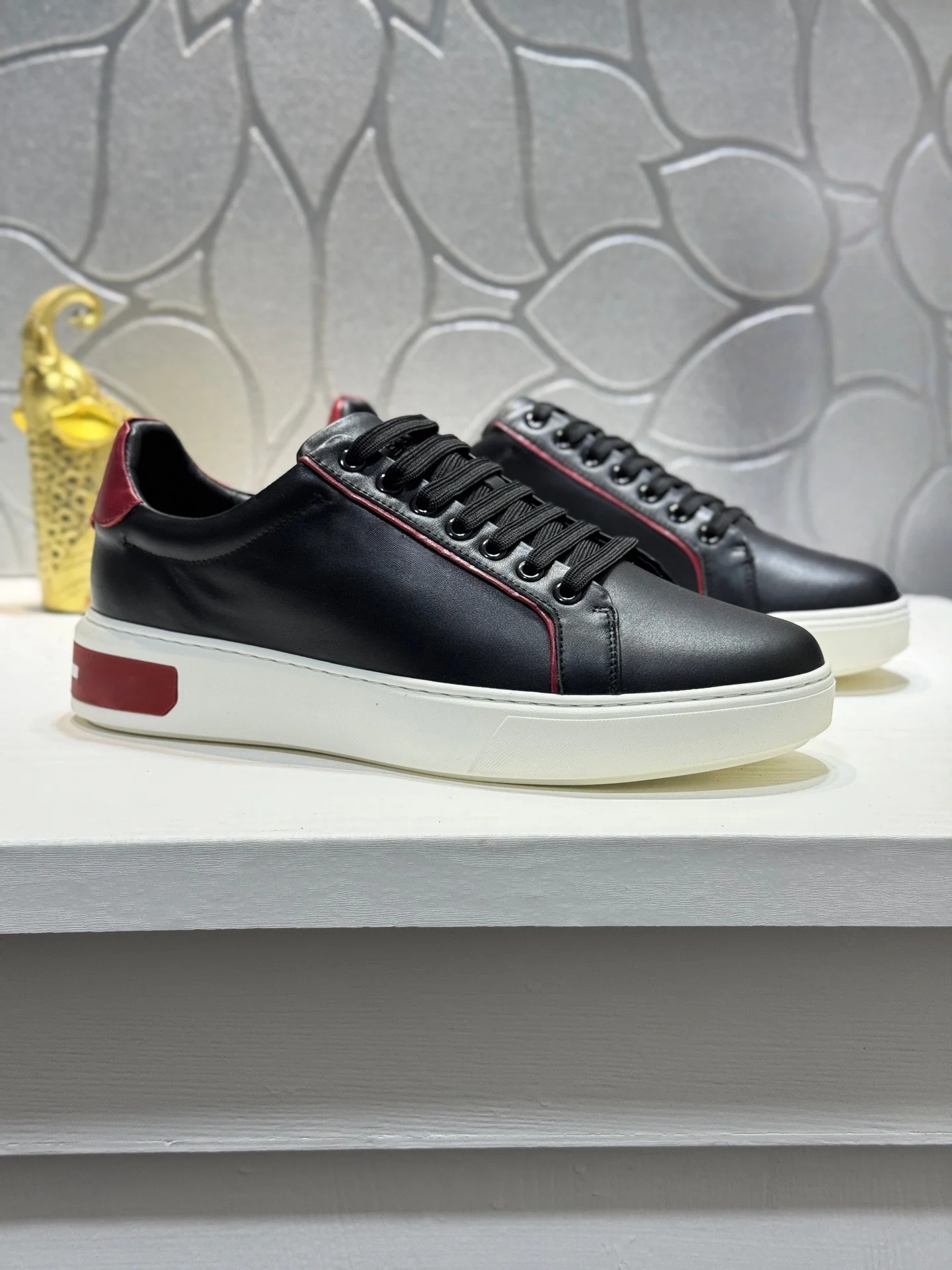 

High-quality Casual Sneakers Luxury Brand Genuine Leather Casual Flat Shoes for Couples Perfect for Outdoor Commuting