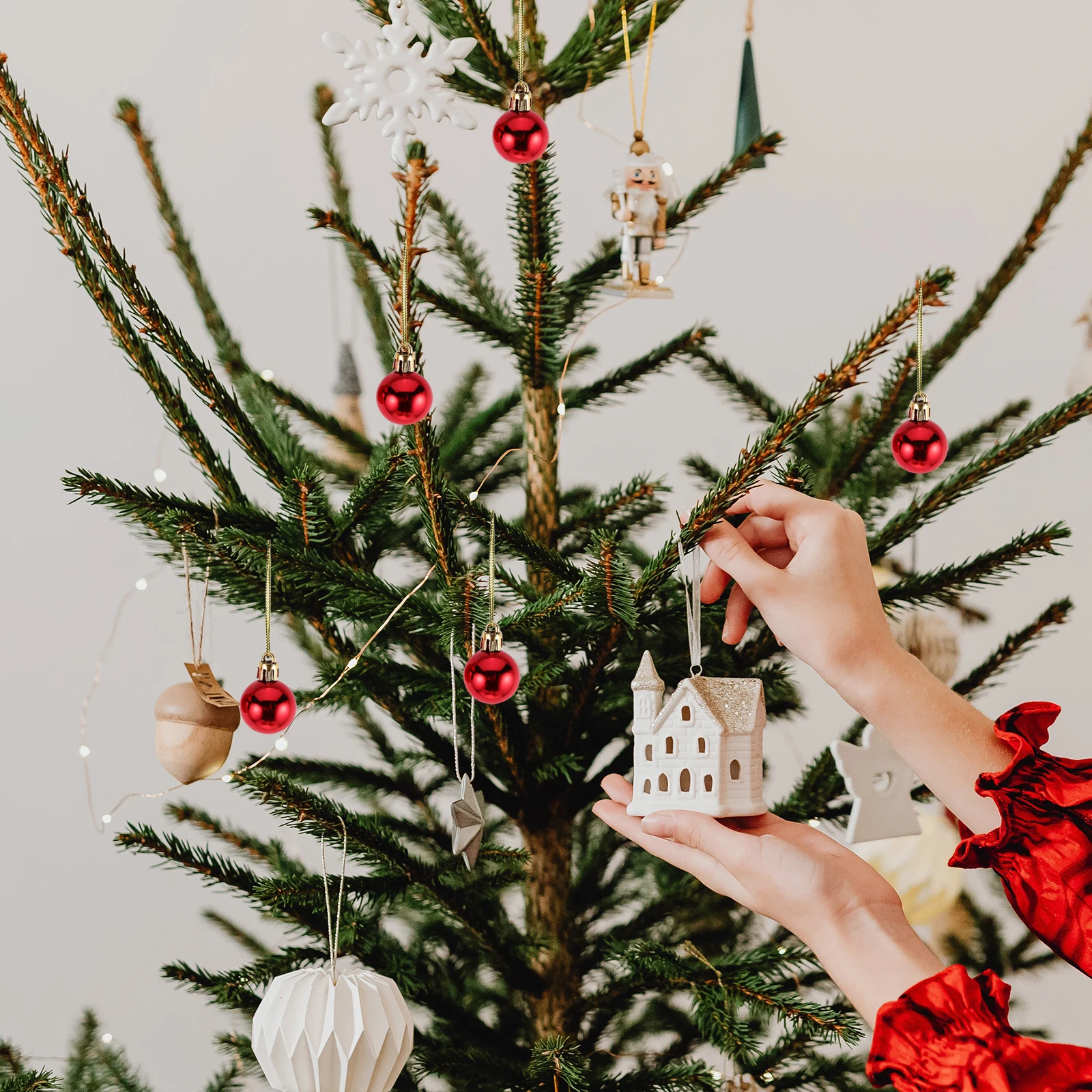 

12 pcs 3Cm Shining Christmas Baubles Round Ornament Balls For Holiday Party Tree Decorations Red Festive Hanging Decor