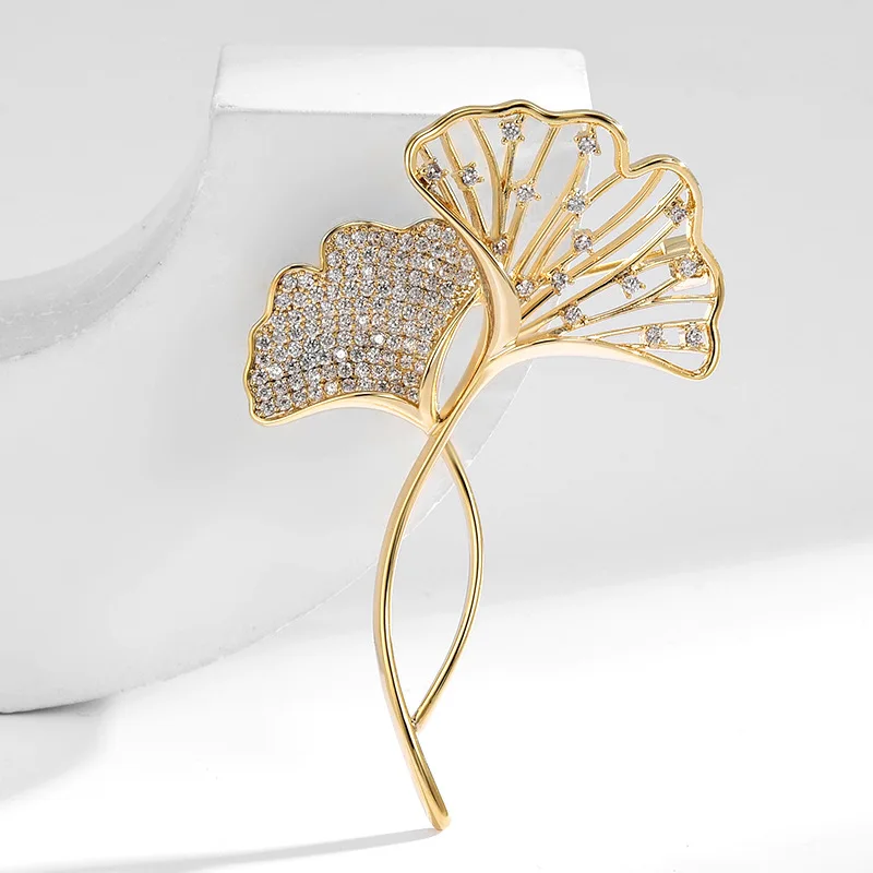 Luxury Ginkgo Biloba Corsage Pin Brooch for Women Hollow Design Rhinestone Brooches Jewelry Party Wedding Clothing Accessories