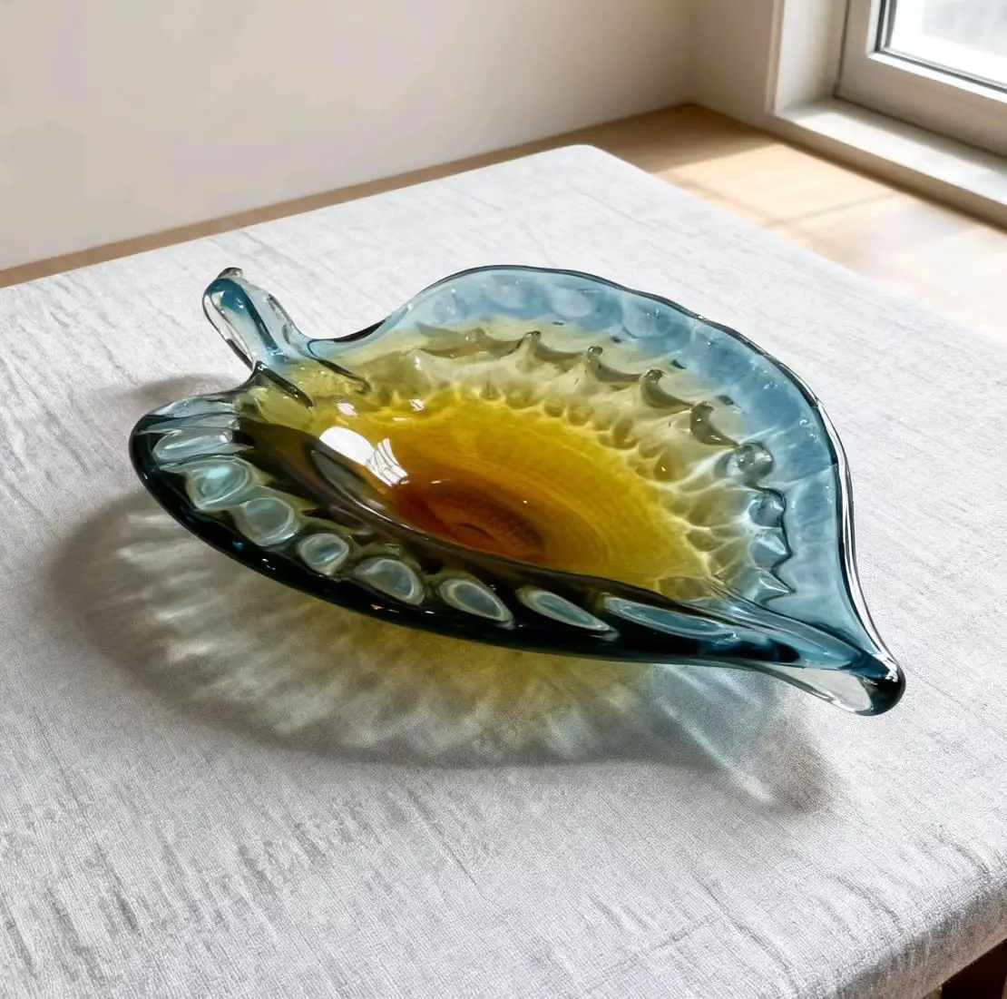 European light luxury living room desktop coffee table leaf type glass snack fruit plate high-end dining table table ornament