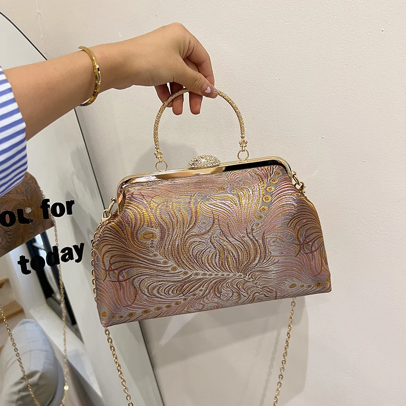 

Floral Embroidered Crossbody Bags for Women Stylish Metal Handle Shoulder Purse with Chain Strap Bohemian Clutch Handbags wallet