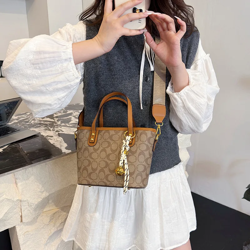 حقيبة يد كلاسيكية لعام 2025، محفظة لوكس بمقبض علوي للنساء، حقيبة كتف واسعة، حقيبة كروس عصرية ليلاً ونهارًا