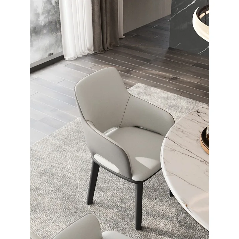 Silla de comedor de madera maciza, silla italiana de cuero ligera de lujo.