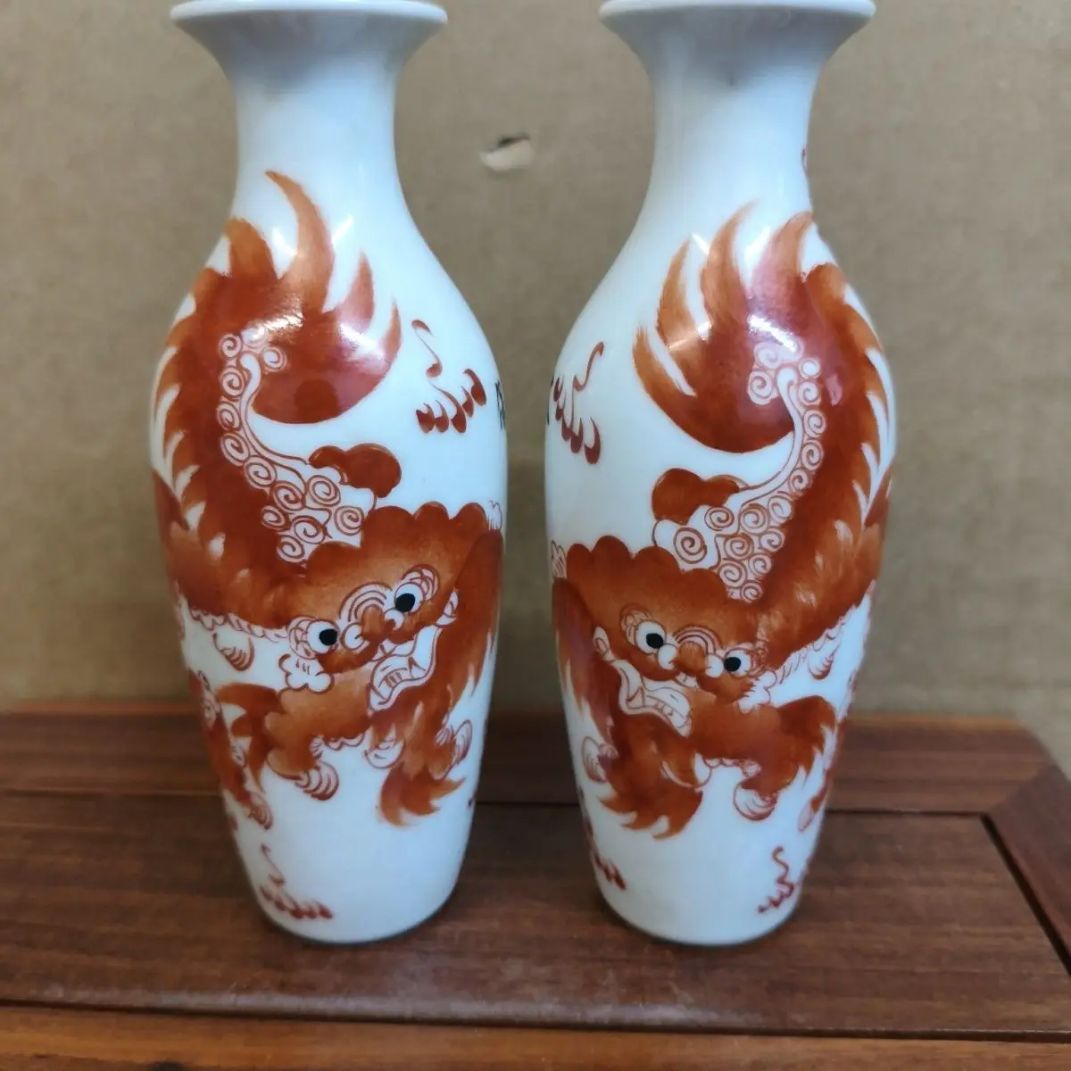 Retro Antique Taishi Shaobao Red Lion Porcelain Vase Old Tibetan Chinese Craft Decorative Vase For Home Decoration Collection