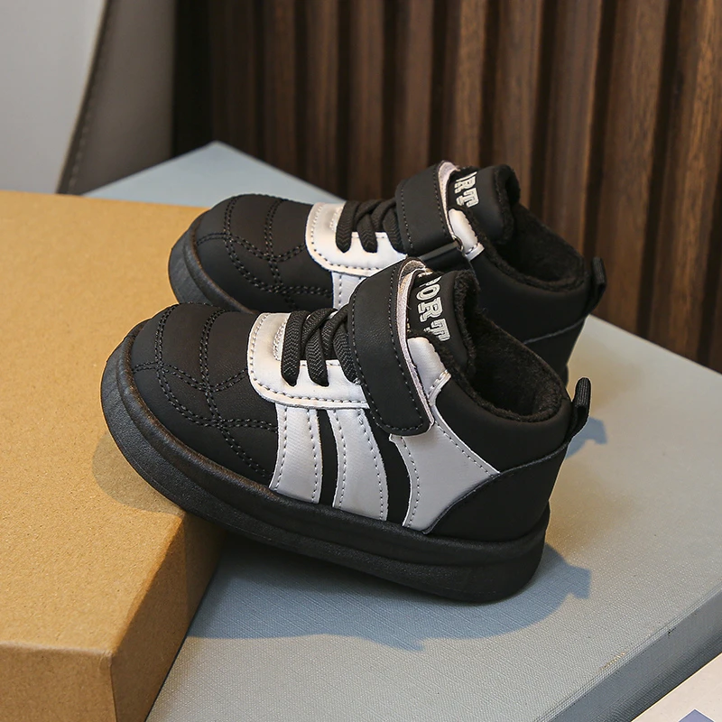 2025 شتاء جديد للأطفال أحذية رياضية الشتاء سميكة الدافئة حذاء كاجوال للبنين والبنات لينة سوليد عدم الانزلاق أحذية قطنية