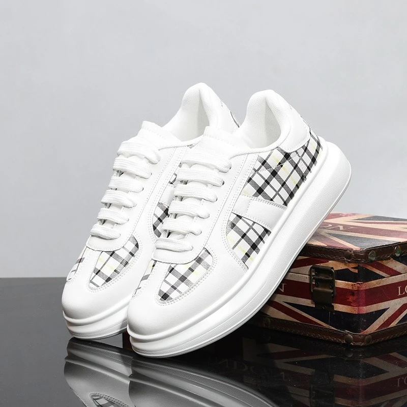 

2026 маленькие белые туфли в клетку с принтом, новые повседневные туфли на платформе для пар, увеличивающие рост