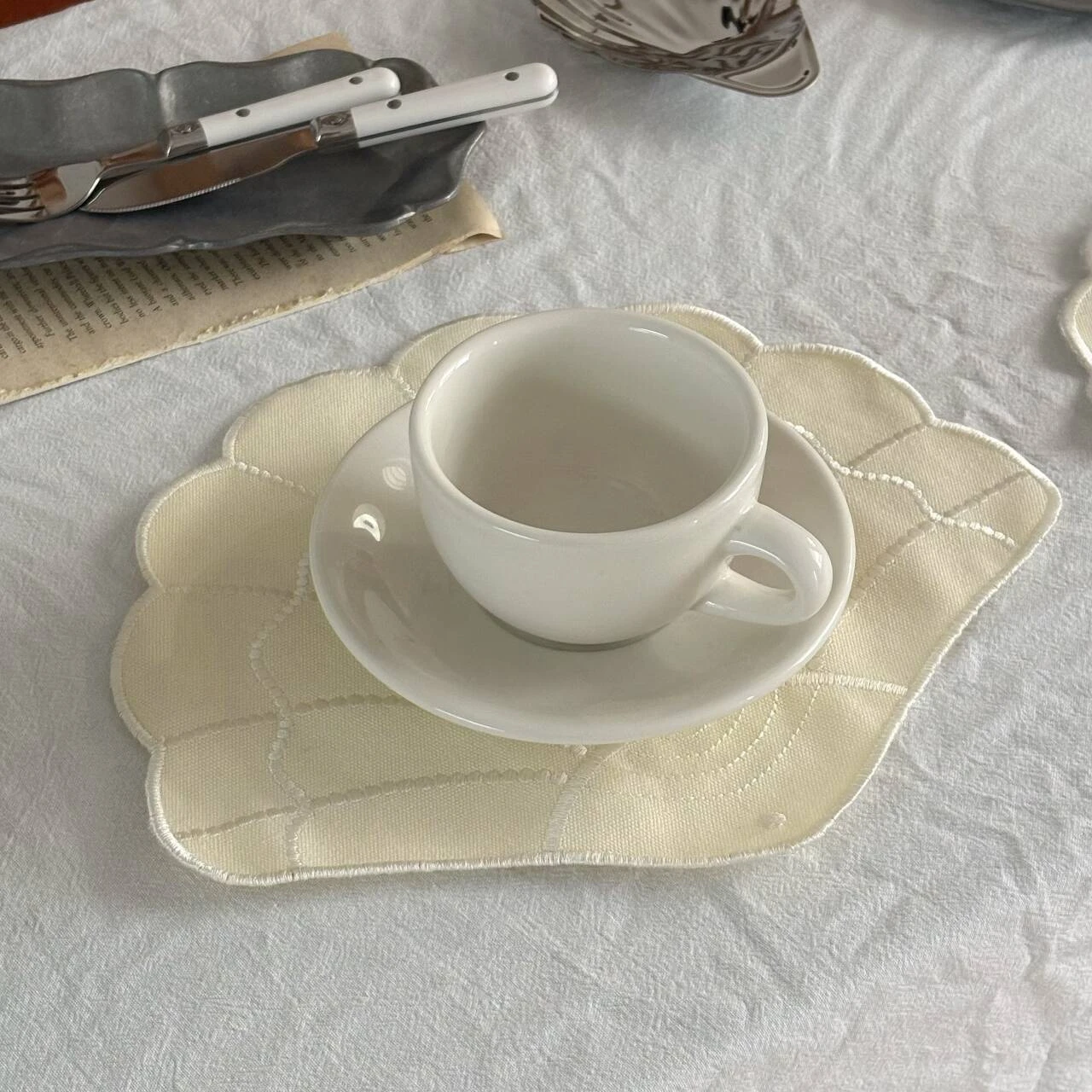 Beige Shell Embroidery Coaster Ins Style Non Slip Heat Resistant Fabric Drink Coaster Table Cup Mat for Cafe Dining Decor