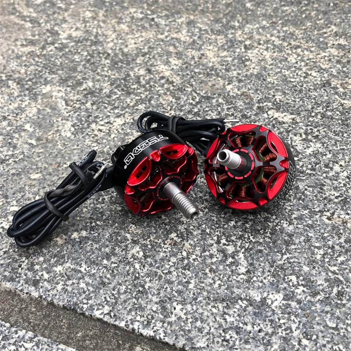 AT42 4 個 2207 1850KV ブラシレスモーター 7/8 インチ FPV レーシングドローンフリースタイルクアッドコプターマルチコプター用