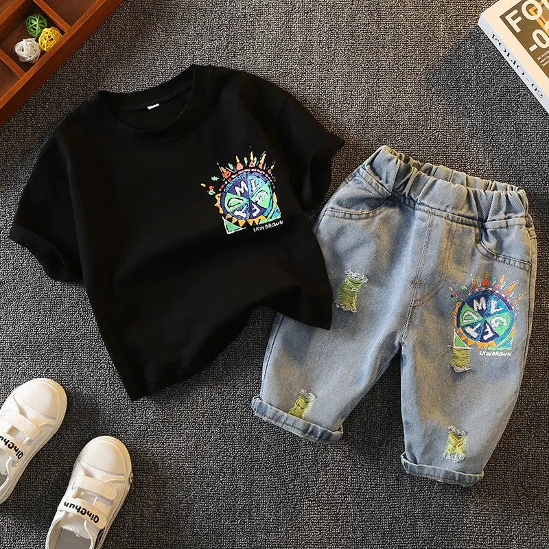 

Children's Summer Fashion Sporty Short Sleeve T-Shirt And Shorts Set for Boys Stylish Two-Piece Outfit