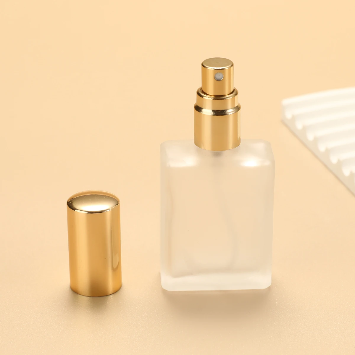 すりガラススプレーボトル空の詰め替え香水アトマイザー容器蓋付き旅行やギフト用、15ml