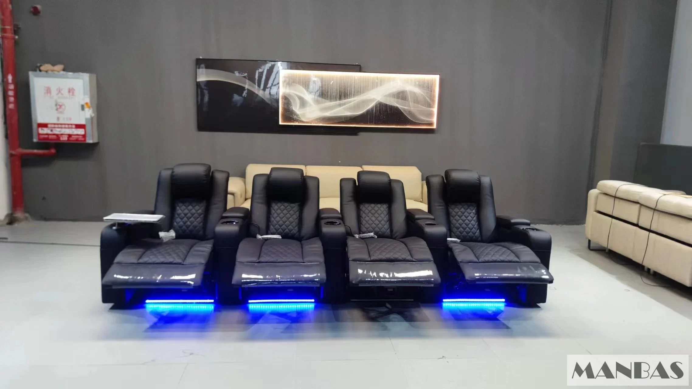 غرفة جلوس أريكة جلدية بمحركات مزدوجة من MINGDIBAO مع كرسي كهربائي وحامل أكواب للتدليك والتبريد لمقعد المسرح