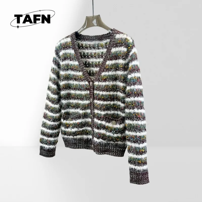 

Женский кашемировый кардиган в стиле ретро из 45% шерсти, 35% акрила, 20% нейлона — премиум-качество для повседневных прогулок на 2025 год AI0958